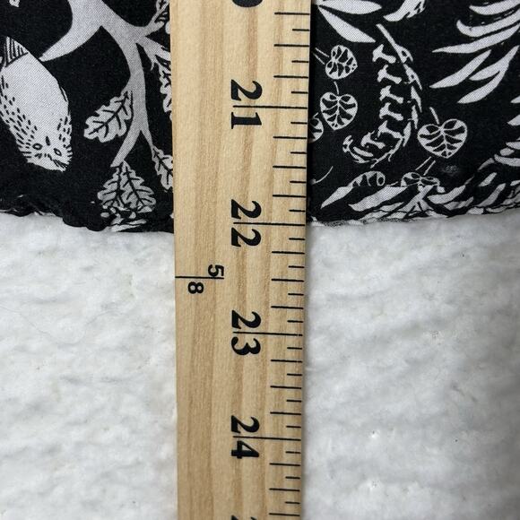 Nature Print Sleeveless Trapeze Blouse Women's Sz XS Black White Floral Old Navy - Picture 8 of 8